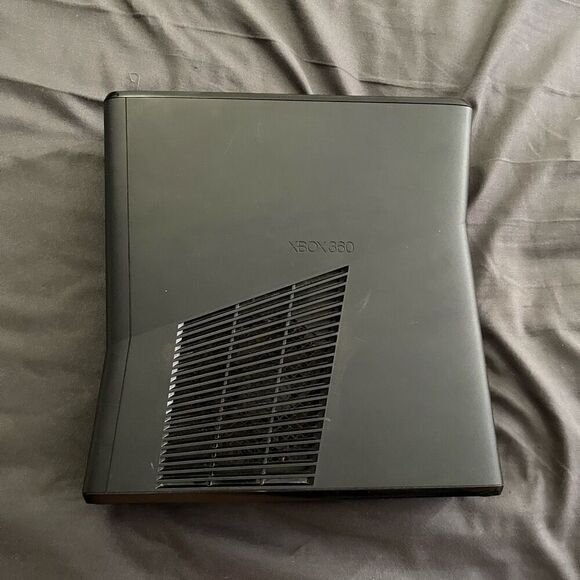 Microsoft Xbox 360 S Console System Only No Hard Drive - Picture 1 of 7